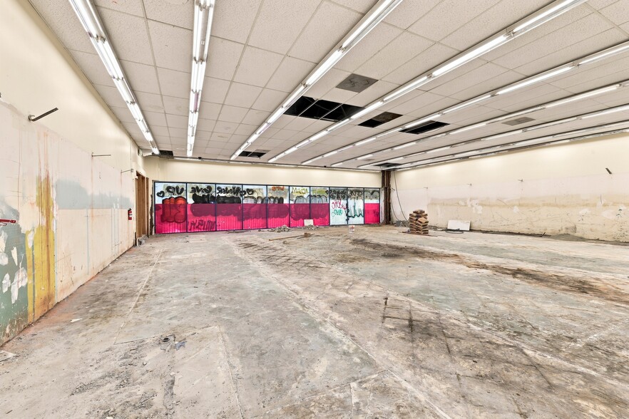 More Photos Of 6745 Van Nuys Blvd, Van Nuys Storefront Retail Office For Lease