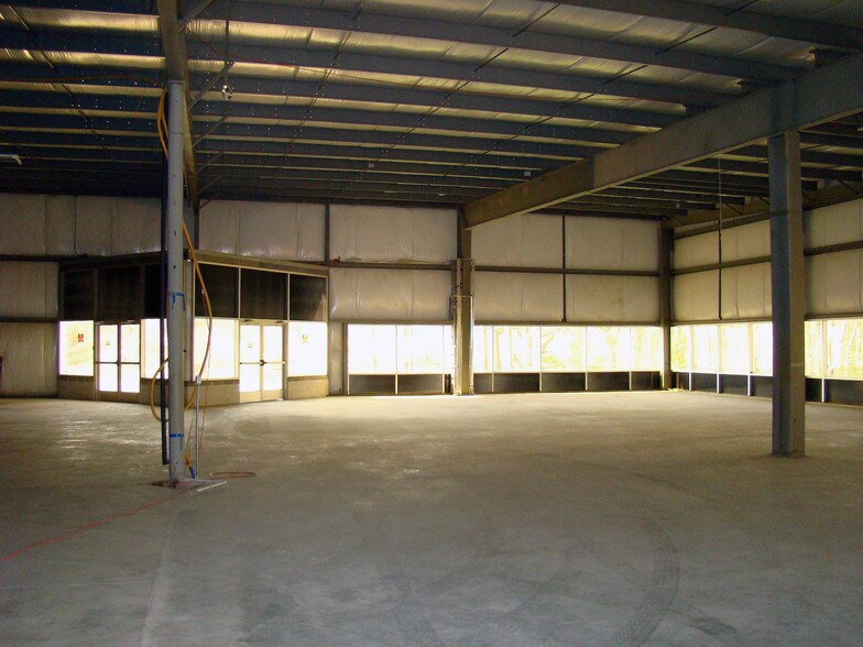 More Photos Of 8213 Neptune Dr, Kalamazoo Distribution For Lease