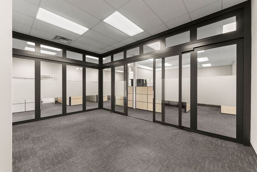 More Photos Of 3917 Old Flowery Branch Rd, Oakwood Flex For Lease