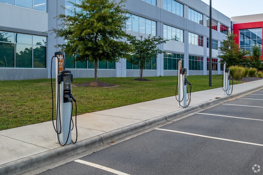 More Photos Of 8106 Calvin Hall Rd, Fort Mill Office For Lease