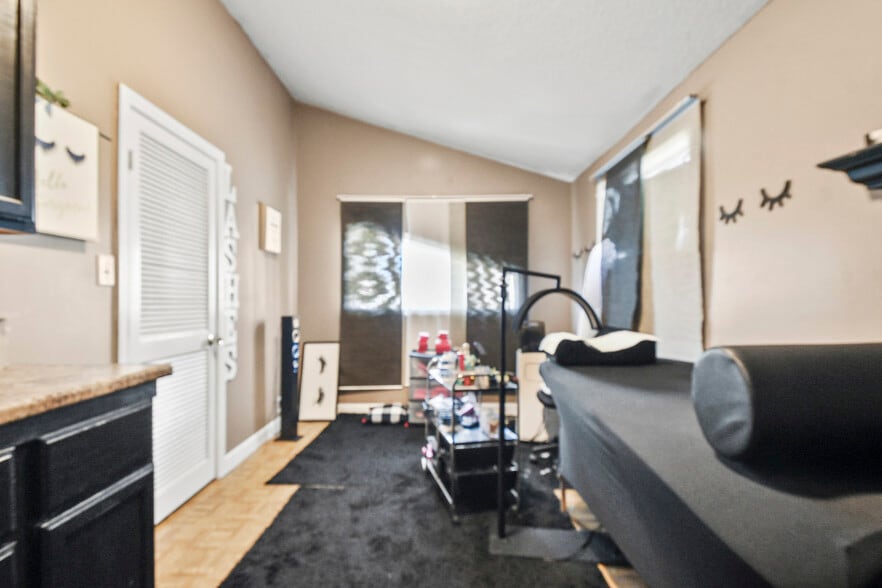 More Photos Of 194 Rockdale Ave, New Bedford Freestanding For Sale