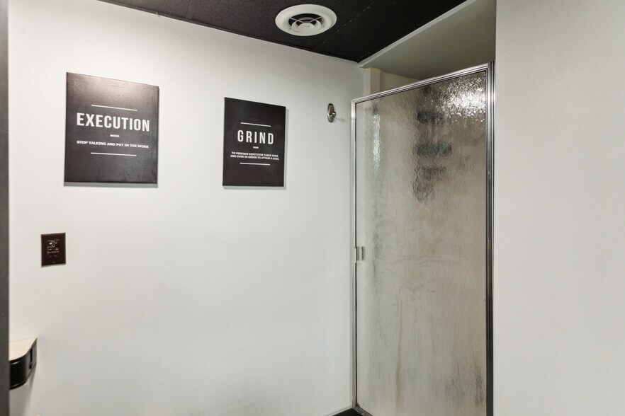 More Photos Of 600 Main St, Riverton Office For Sale