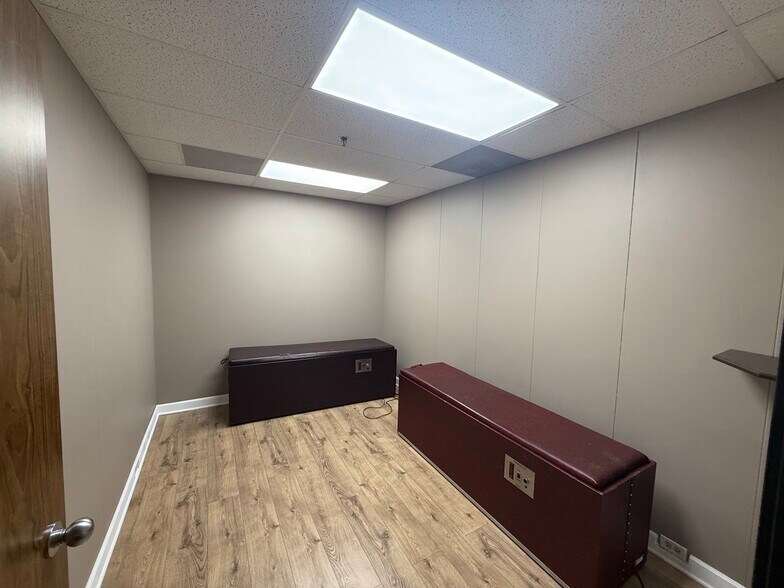 More Photos Of 1450 W Main St, Saint Charles Unknown For Lease
