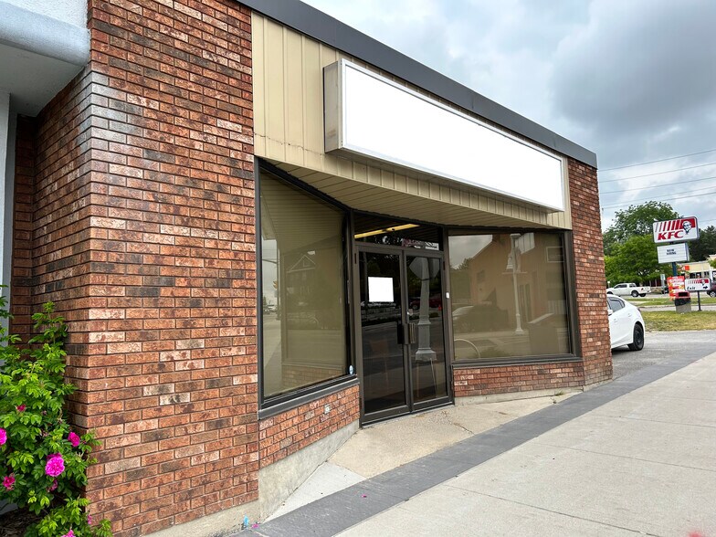 More Photos Of 365 King St, Midland Office For Lease