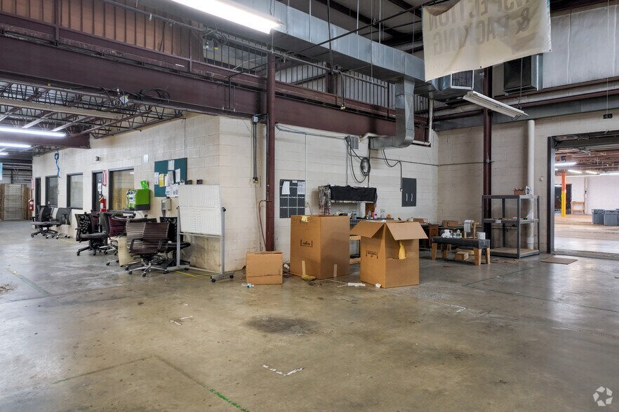 More Photos Of 100 E Newberry Ave, Liberty Manufacturing For Lease