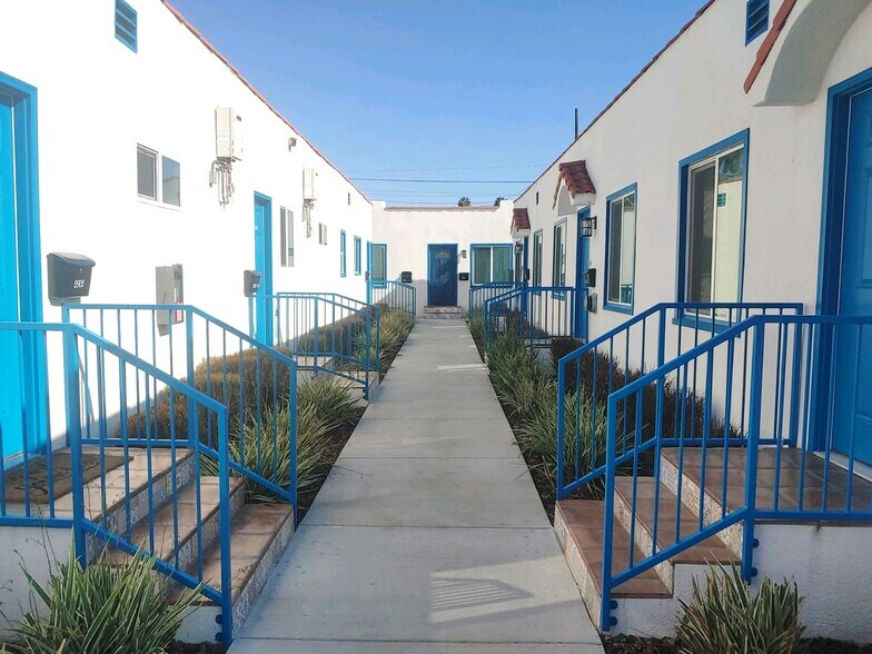 More Photos Of 2902 Hillcrest Dr, Los Angeles Apartments For Sale