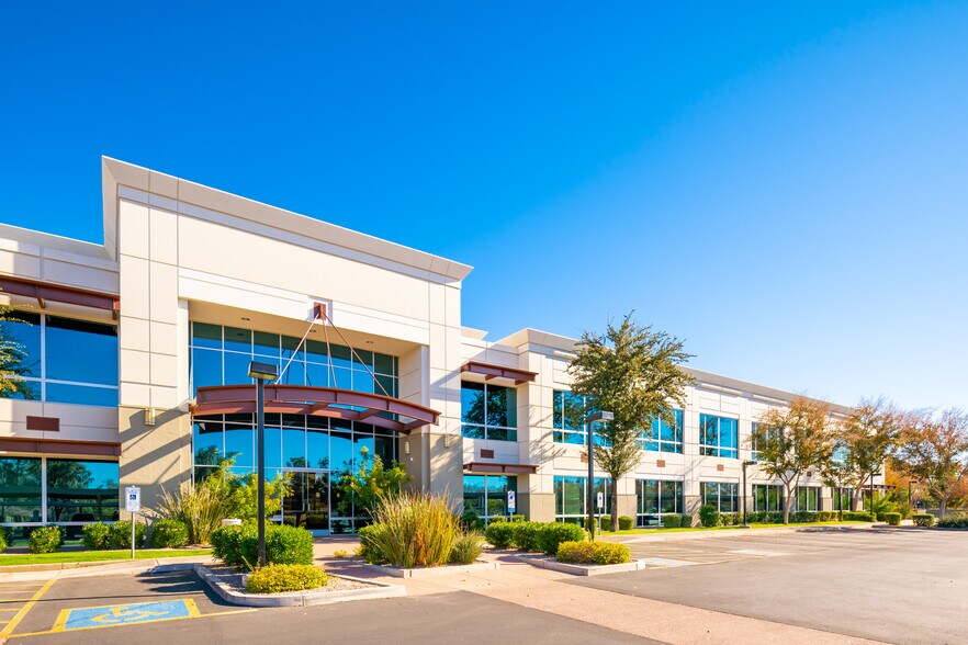 More Photos Of 5701 W Talavi Blvd, Glendale Office For Lease