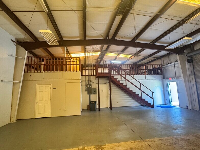 More Photos Of 1074 N Us-1, Ormond Beach Manufacturing For Lease