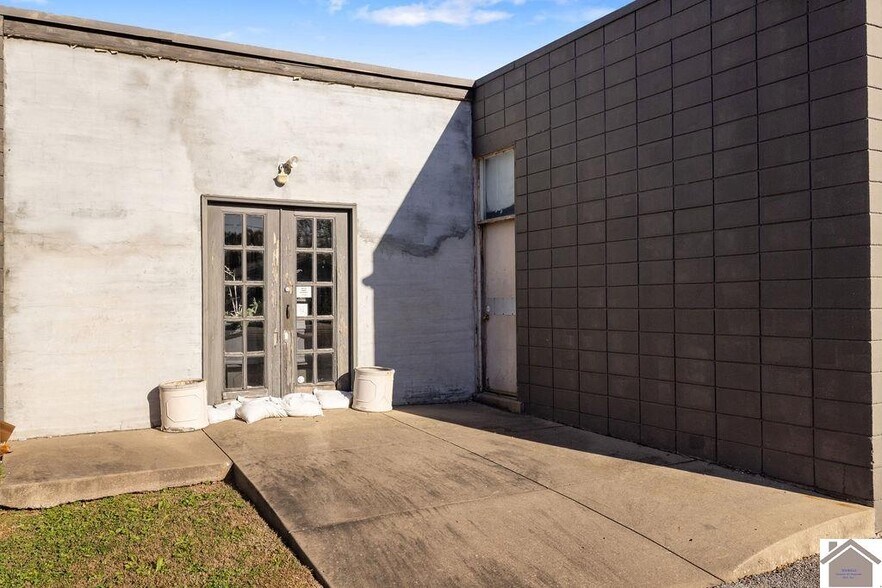 More Photos Of 2200 Broadway, Paducah General Retail For Sale