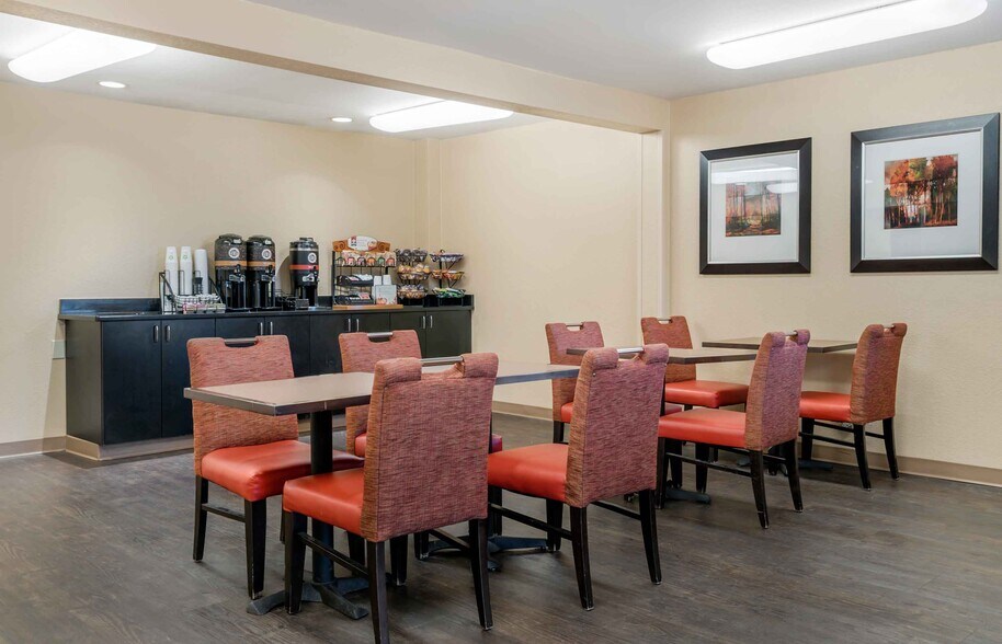 More Photos Of 2100 Featherstone Rd, Auburn Hills Hotel For Sale