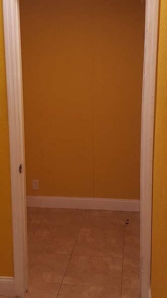 More Photos Of 2457-2459 E Commercial Blvd, Fort Lauderdale Storefront Retail Office For Lease