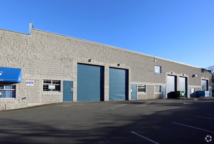 More Photos Of 744 Fairview Rd, Esquimalt Warehouse For Lease