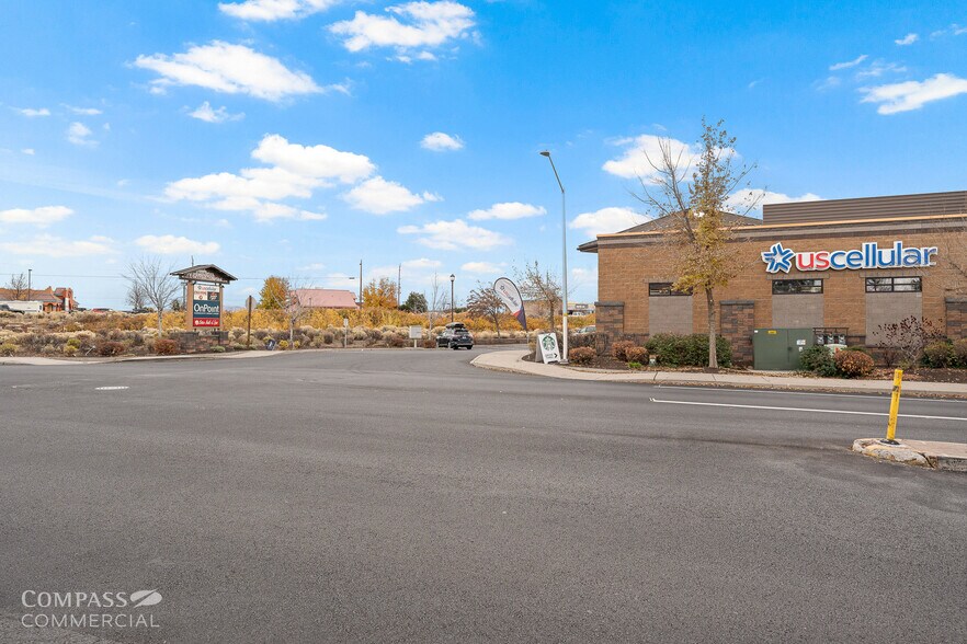 More Photos Of 1380-1400 SW Canal Blvd, Redmond Unknown For Lease