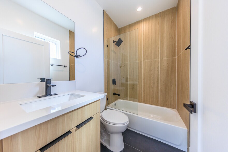 More Photos Of 2424 S West View St, Los Angeles Multifamily For Sale