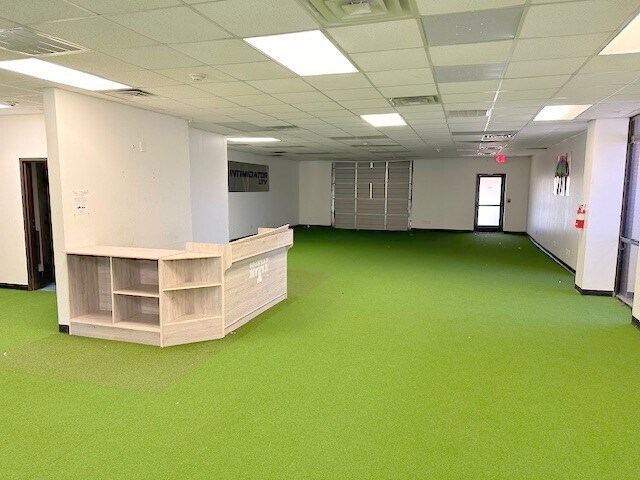More Photos Of 11880 Greenville Ave, Dallas Office For Sale