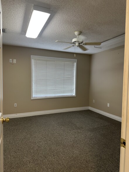 More Photos Of 9555 Sunbeam Center Dr, Jacksonville Warehouse For Sale