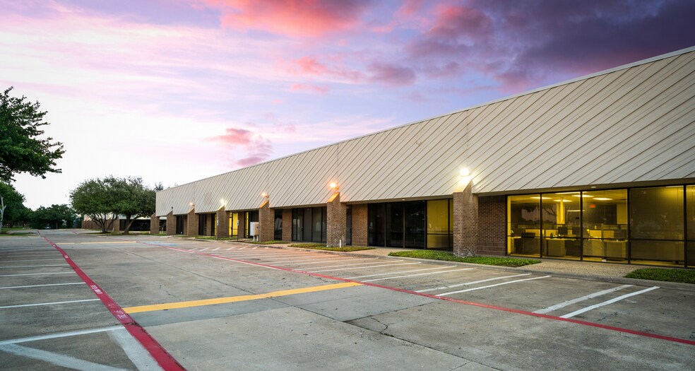 More Photos Of 1313 Valwood Pky, Carrollton Unknown For Lease