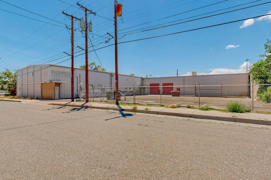 2407 Commercial St NE  