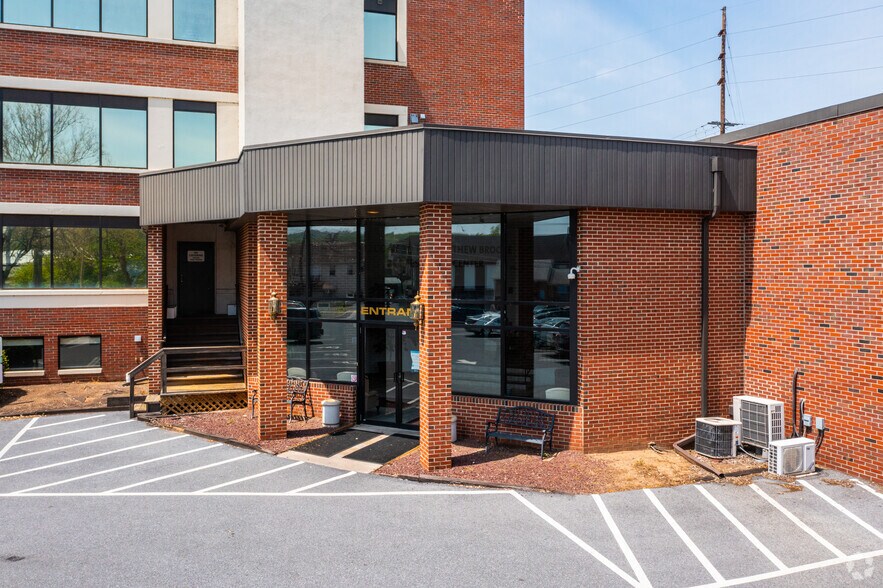 More Photos Of 321 N Furnace St, Birdsboro Medical For Lease