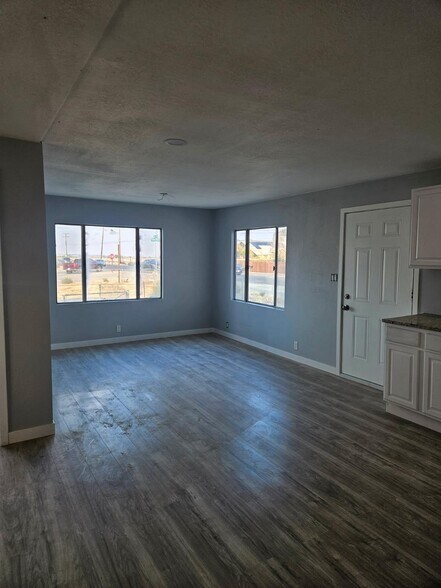 More Photos Of 27564 Highway 119, Taft Specialty For Sale