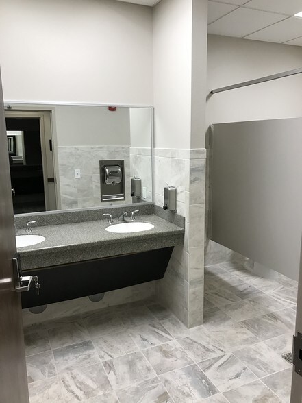 More Photos Of 60 W Landis Ave, Vineland Freestanding For Lease