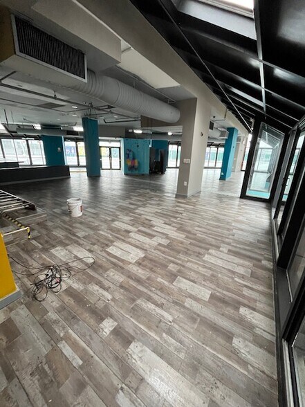 More Photos Of 4001 Northern Blvd, Long Island City Restaurant For Lease