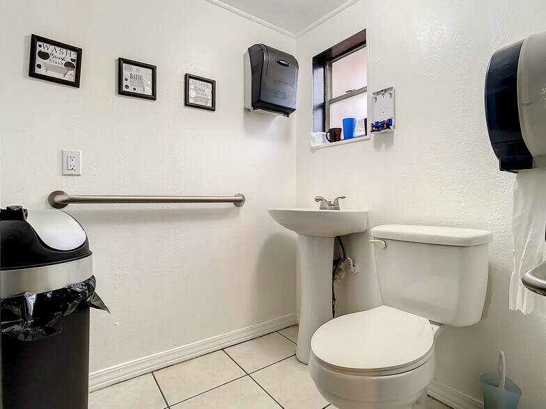 More Photos Of 315 Magnolia Ave, Auburndale Office Residential For Lease