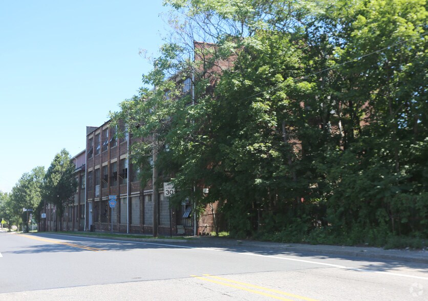 More Photos Of 244 Hazel St, Clifton Warehouse For Sale