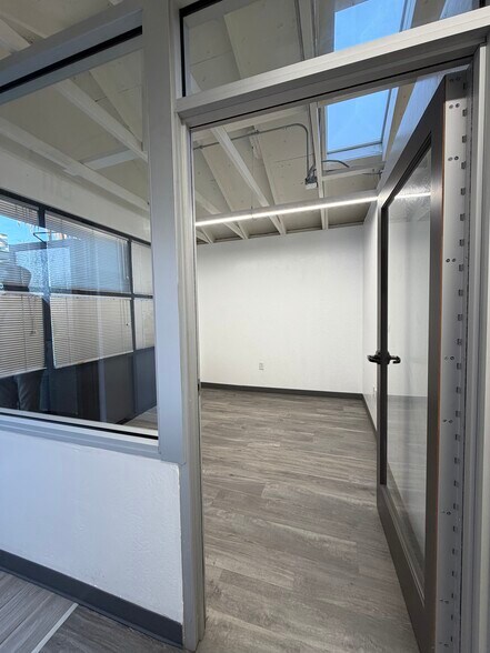 More Photos Of 2116-2118 28th St, Sacramento Office Residential For Lease