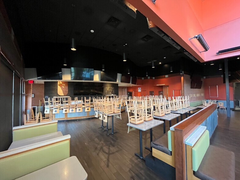 More Photos Of 2150 E Lamar Blvd, Arlington Unknown For Lease