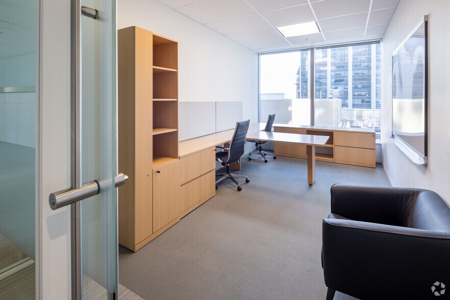 More Photos Of 333 Bay St, Toronto Office For Sale