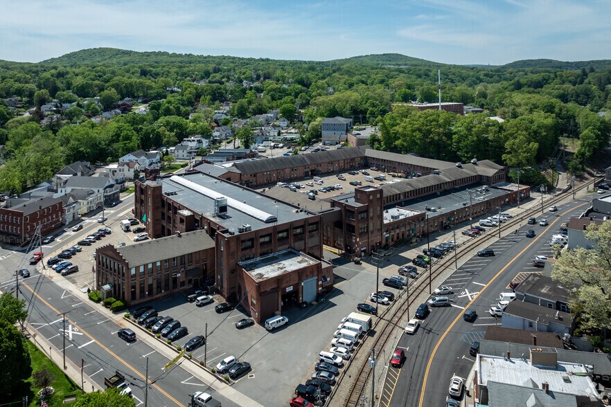 More Photos Of 10 Park Pl, Butler Light Distribution For Lease