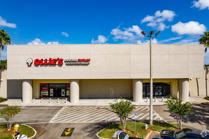 More Photos Of 3831-4081 W Vine St, Kissimmee Department Store For Lease