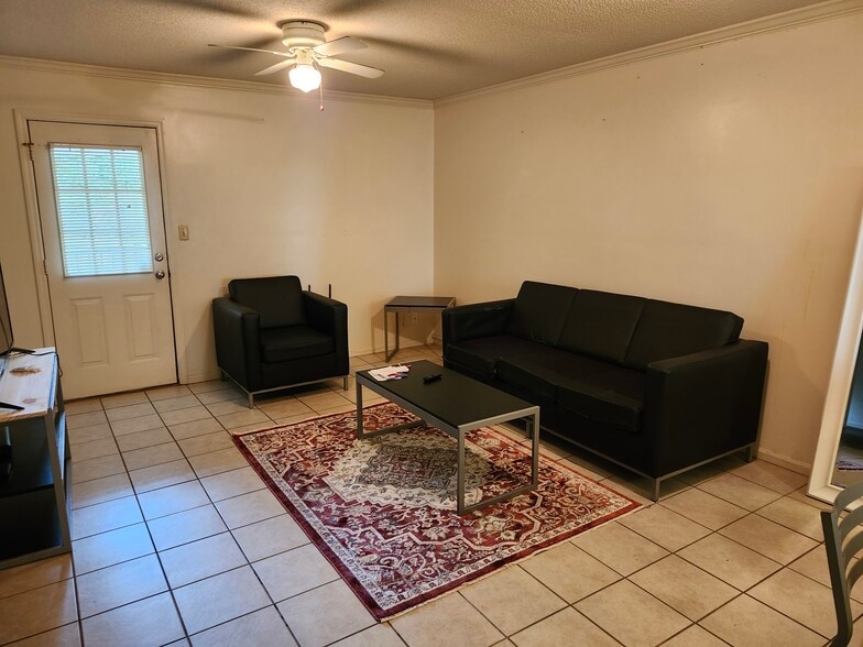 More Photos Of 1514 N Oak St, Valdosta Apartments For Sale