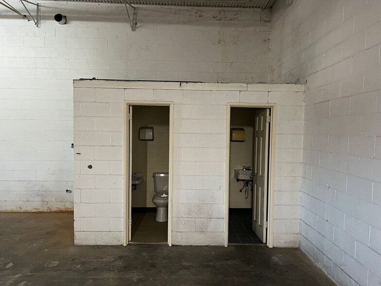 More Photos Of 414 3rd ave, Dalton Warehouse For Sale