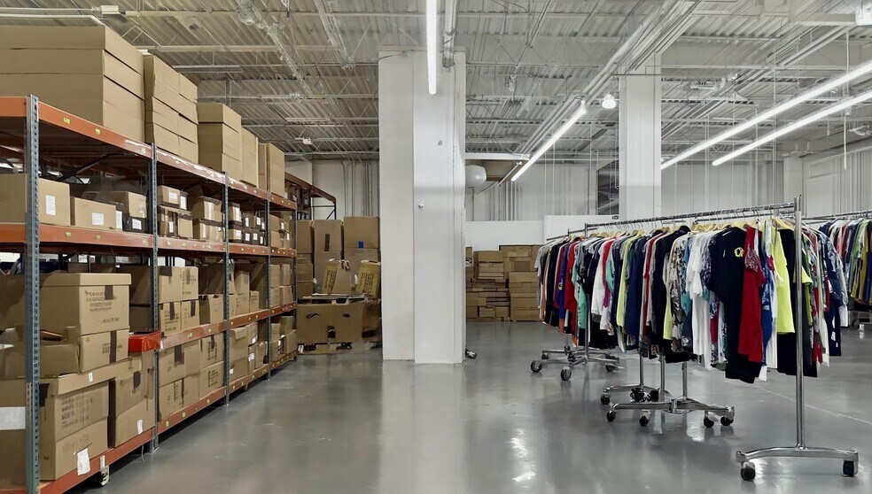 More Photos Of 1538 Old Country Rd, Plainview Showroom For Lease