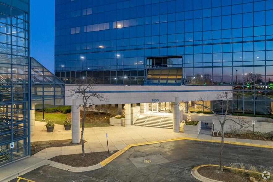 More Photos Of 1450 American Ln, Schaumburg Office For Lease