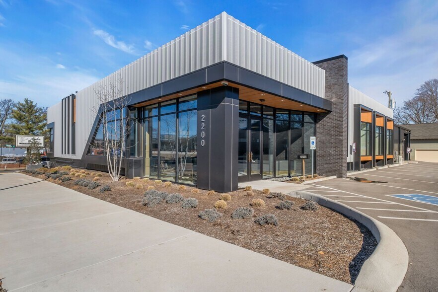 More Photos Of 2200 8th Ave S, Nashville Showroom For Sale