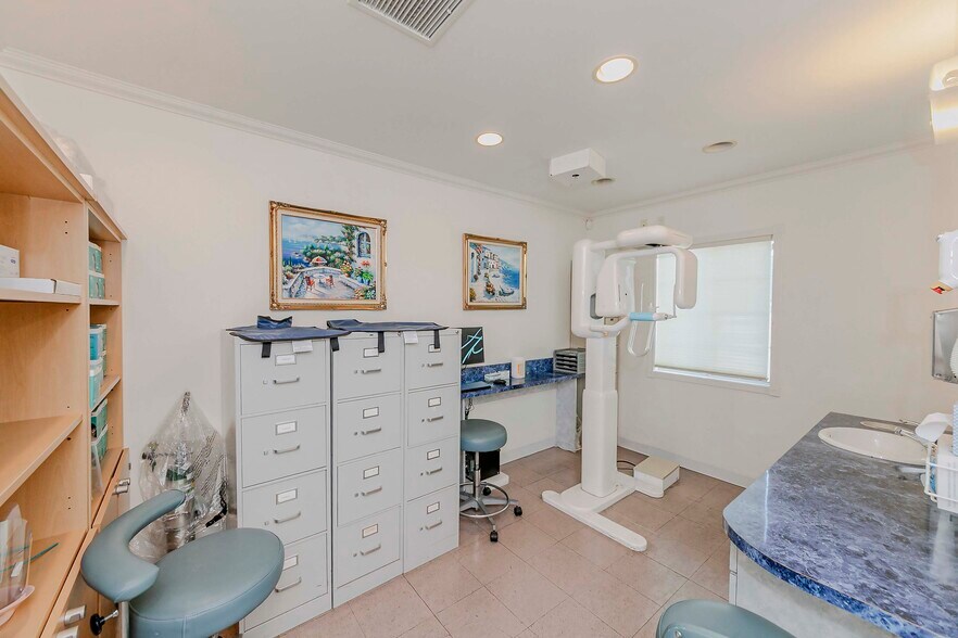 More Photos Of 1629 Crenshaw Blvd, Torrance Office Residential For Sale