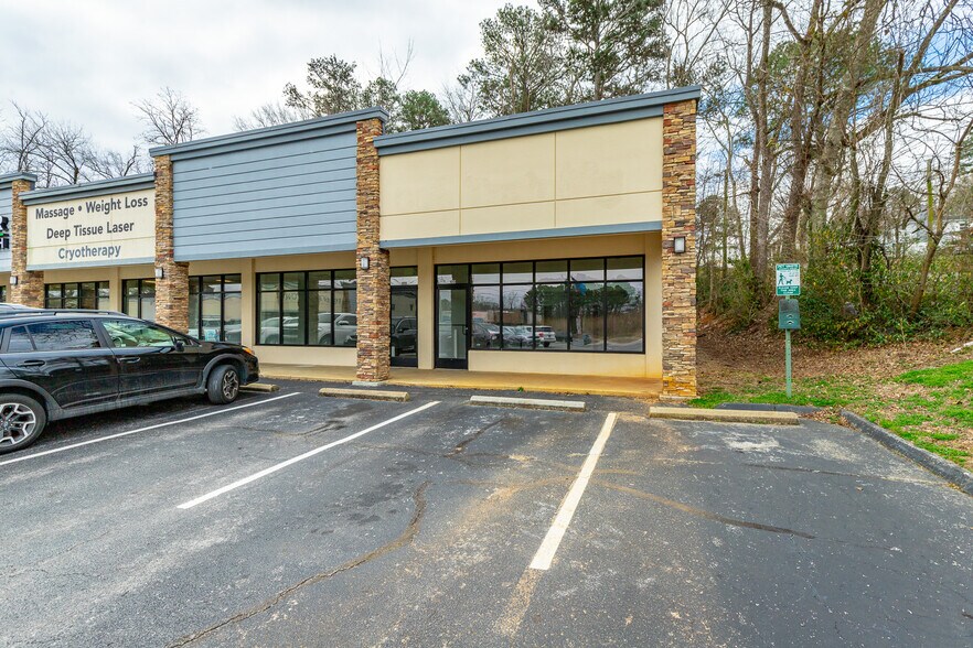 More Photos Of 8000 E Brainerd Rd, Chattanooga Unknown For Lease