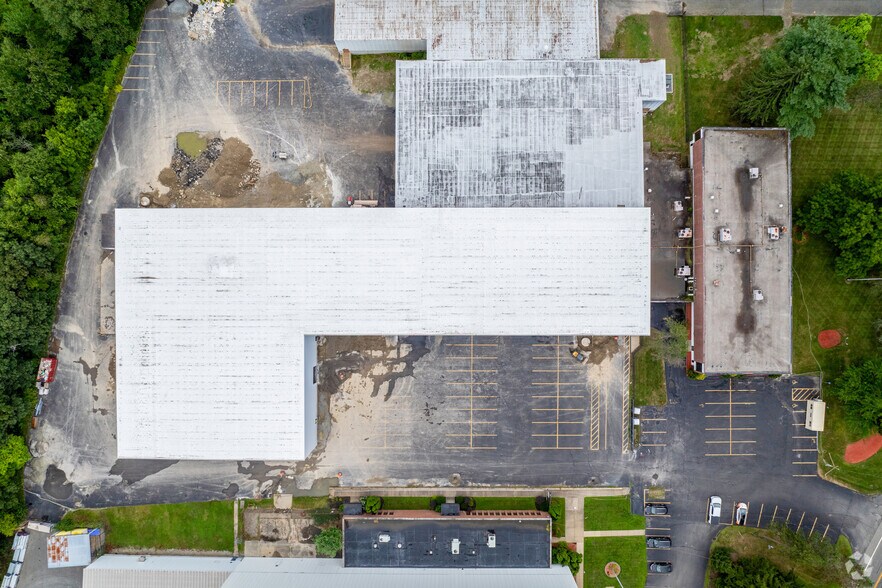 More Photos Of 1537 Grafton Rd, Millbury Warehouse For Lease