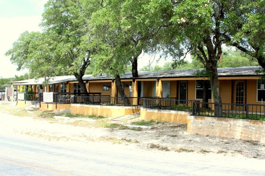 More Photos Of 10877 Park Road 37, Lakehills Storefront Retail Office For Lease