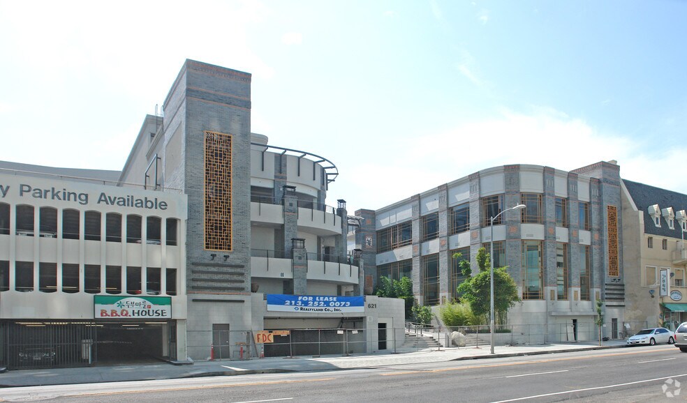 More Photos Of 621 S Western Ave, Los Angeles General Retail For Sale