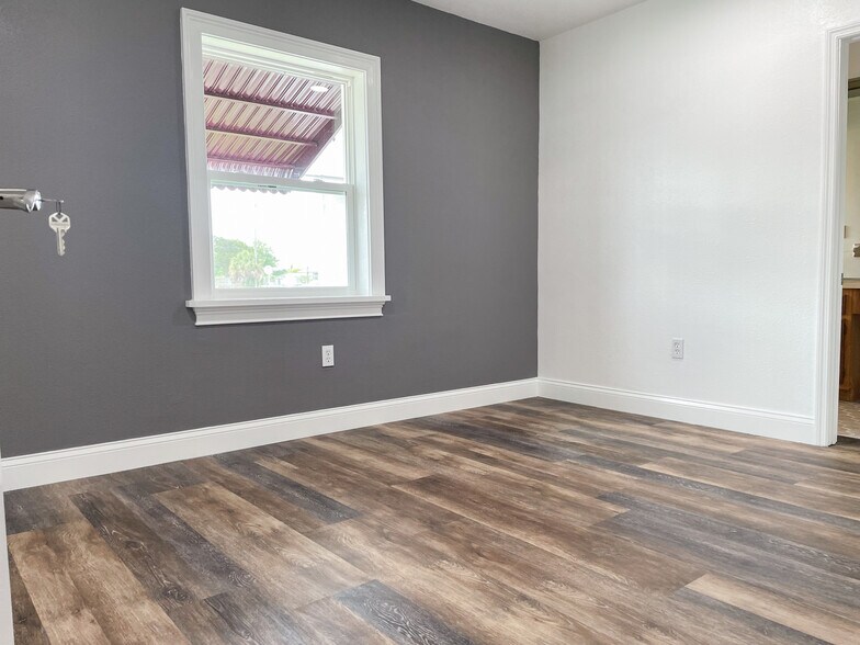 More Photos Of 1005 N Church Ave, Mulberry Medical For Lease