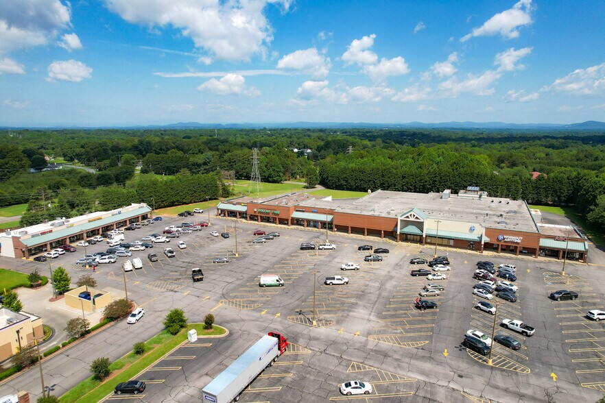 More Photos Of 2500 Springs Rd, Hickory Unknown For Lease