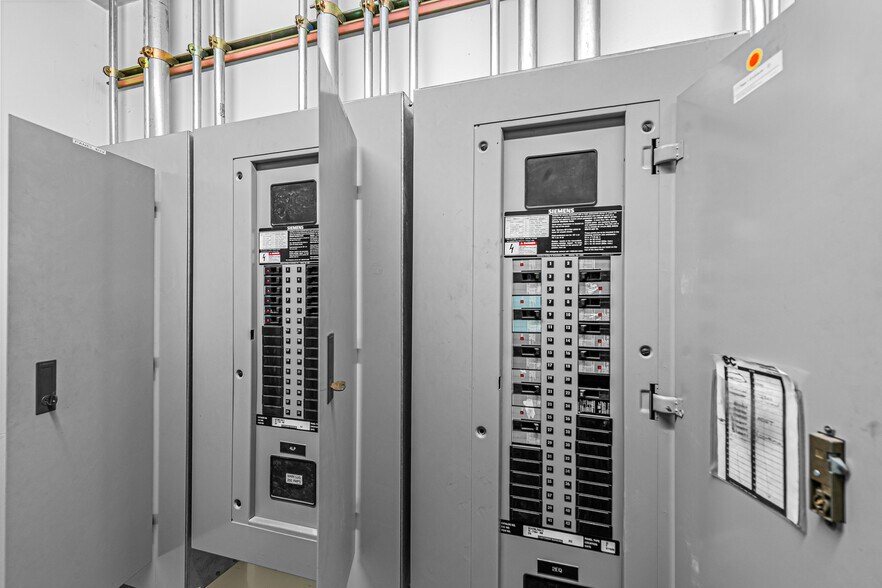 More Photos Of 1990 NW Washington Blvd, Grants Pass Warehouse For Sale