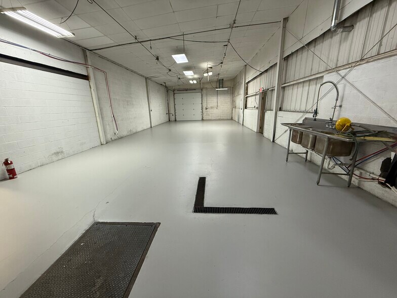 More Photos Of 930 Lafayette Rd, Medina Warehouse For Lease