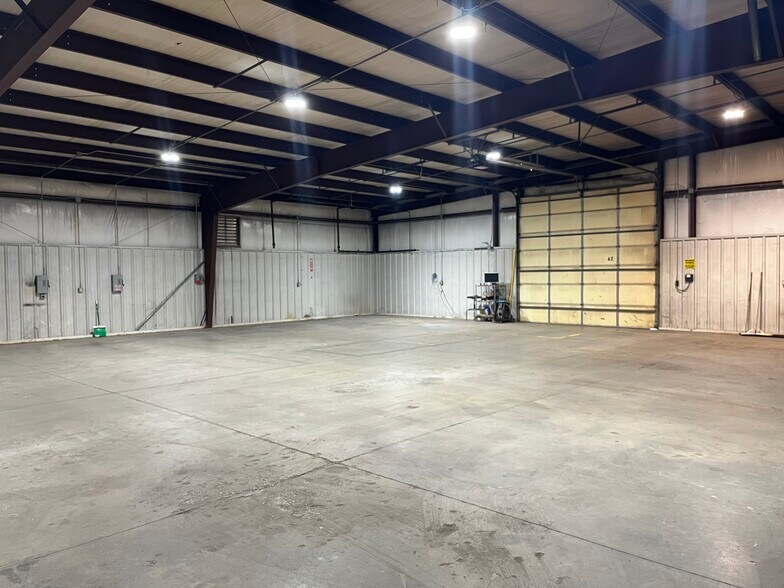 More Photos Of 3300 S Ann Arbor Ave, Oklahoma City Manufacturing For Sale