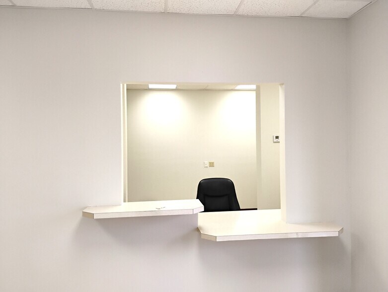 More Photos Of 1002 E Taylor St, Brownsville Office For Sale