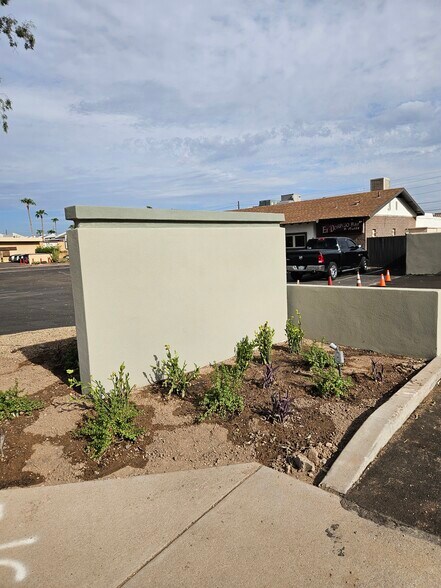 More Photos Of 8718 E McDowell Rd, Scottsdale Industrial For Sale